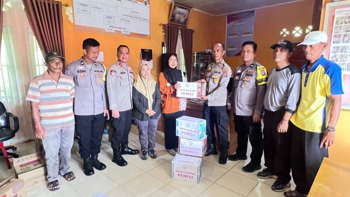Pascabencana Banjir dan Longsor, Polsek Koto XI Tarusan Gerak Cepat Salurkan Bantuan untuk Warga Terdampak