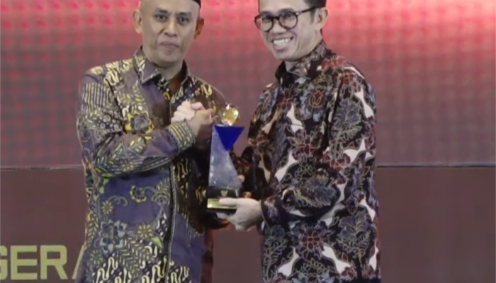 UNAND Terima Penghargaan dari KI Pusat