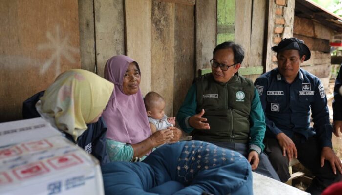 UMNatsir Membasuh Luka Salareh Aia, Bayi Selamat dari Galodo Meski Semua Keluarganya Tersapu