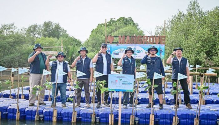 Telkom Komitmen Pelestarian Lingkungan Pesisir, 100 Karyawan Dilibatkan