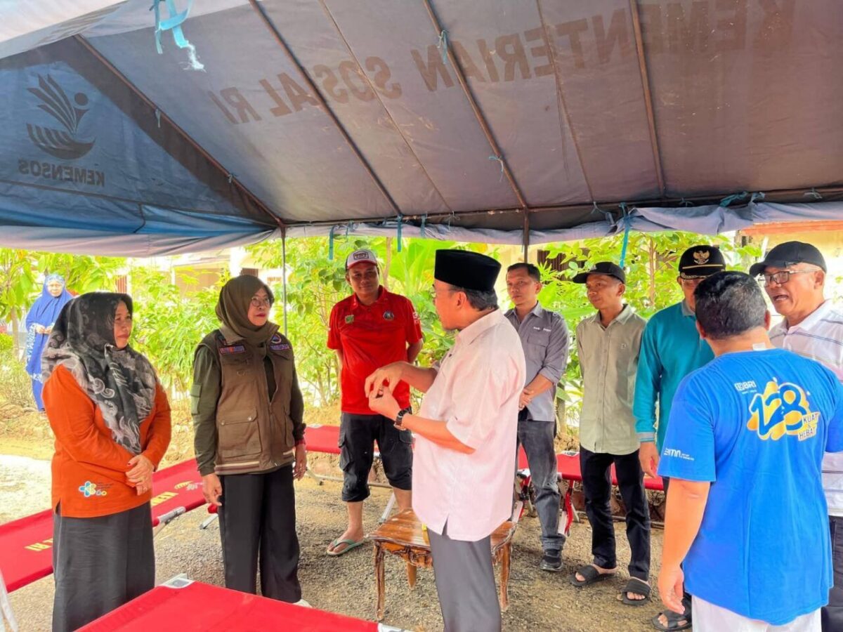 Wakil Bupati Dharmasraya Kunjungi Posko Bencana Di Tabing Banda Gadang, Kota Padang