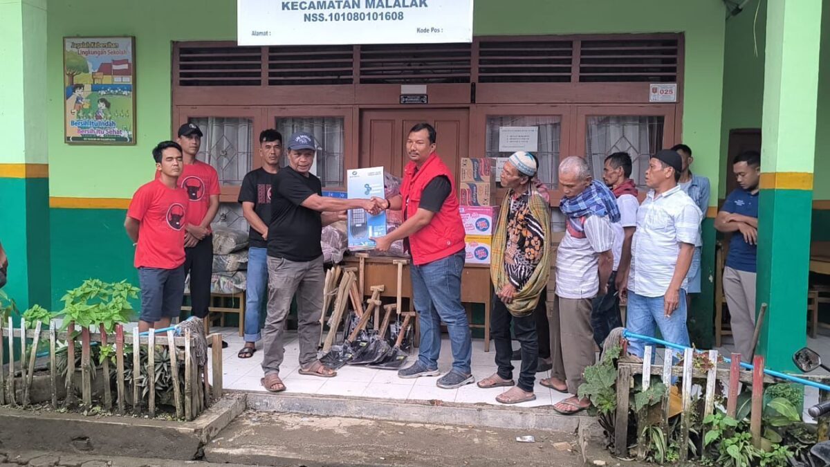 PDI Perjuangan Berikan Bantuan Lampu Tenaga Surya dan Sembako Bagi Warga Malalak