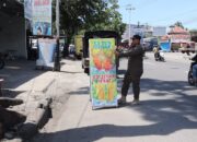 Satpol PP Kota Padang Lakukan Penertiban Papan Iklan