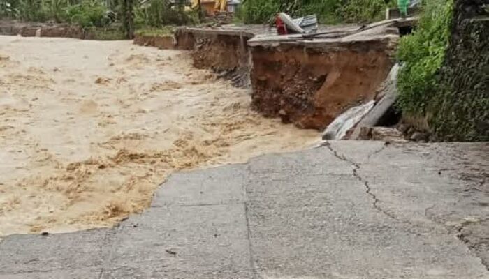 Banjir Kembali Menerjang, Akses ke Batu Busuk Putus, 235 KK Terisolasi