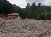 Keraguan Warga Meninggalkan Batu Busuk