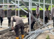 50 Personel Brimob Turun Tangan Bangun Huntara di Padang Pariaman