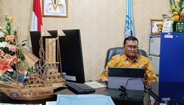 Sekolah Terdampak Banjir di Padang Libur