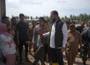 Fadly Amran Apresiasi Dar el-Iman dan UPI, 400 Mahasiswa Bersihkan Rumah Warga Terdampak Banjir