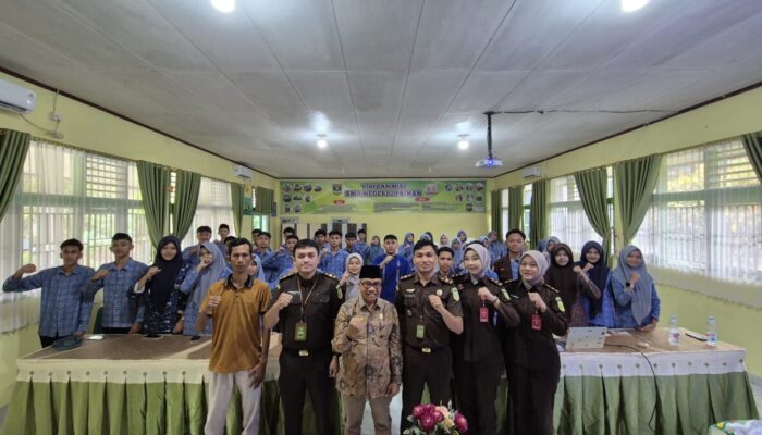 Jaksa Masuk Sekolah di SMAN 2 Painan, Pacaran Bisa Berujung Pidana