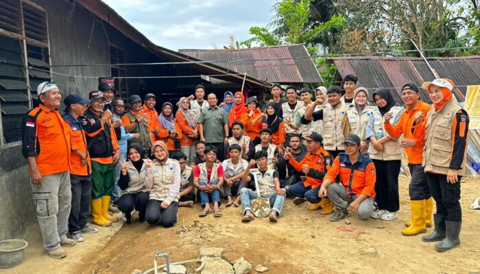 Pemulihan Pascabanjir di Gurun Laweh, Ketua DPRD Padang Muharlion Apresiasi Relawan FKS