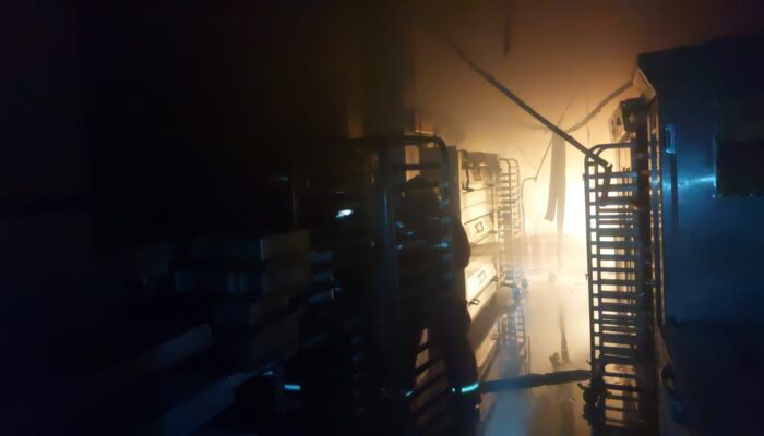 Ruko Indonesia Bakery di Padang Dilalap Si Jago Merah