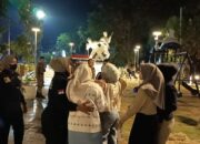 Bubarkan Massa, Personel Satpol PP Padang Ditabrak Sampai Patah Tulang