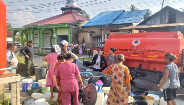 Tim Gabungan Salurkan Air Bersih di 2 Kecamatan Terdampak Kekeringan