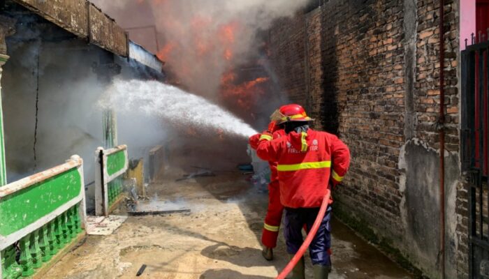 2 Rumah, 5 Kontrakan dan Ruangan SD 05 Surau Gadang Terbakar, Kerugian Mencapai Rp1,5 Miliar