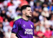 Setelah Sekian Lama Jadi Penghangat Bangku Cadangan, Arthur Agusto Kembali Berada di Bawah Mistar Gawang Semen Padang FC