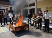 Kejari Pessel Musnahkan Barang Bukti 23 Perkara, Narkotika Dibakar dan Diblender