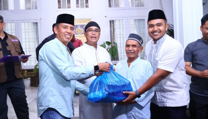 Pramuka Payakumbuh Salurkan 70 Paket Sembako Jelang Idulfitri