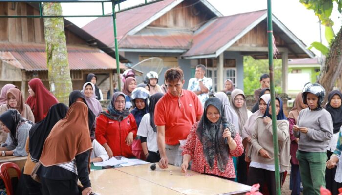 Berbagi dari Rumah Juang, Siska Hadir tanpa Sekat di Tengah Warga