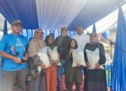 Ringankan Beban Warga, Anggota DPR RI Asrizal Azis Bagikan Beras Ratusan Ton