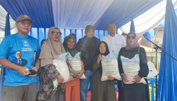 Ringankan Beban Warga, Anggota DPR RI Asrizal Azis Bagikan Beras Ratusan Ton