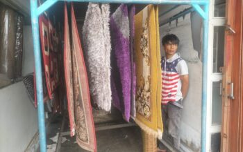 Pengusaha Cuci Karpet di Padang Panjang Panen Jelang Idulfitri