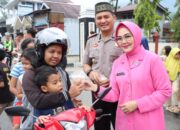 Ramadan Penuh Kepedulian, Polres Pasaman dan Bhayangkari Turun ke Jalan Bagikan Takjil untuk Pengendara