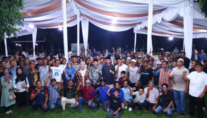 Wako Payakumbuh Buka Puasa Bersama Petugas Kebersihan, Dengarkan Aspirasi Mereka