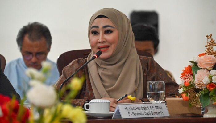 638 Ribu Guru Madrasah Swasta Terancam Tanpa Kepastian, Lisda Hendrajoni Desak Revisi UU ASN