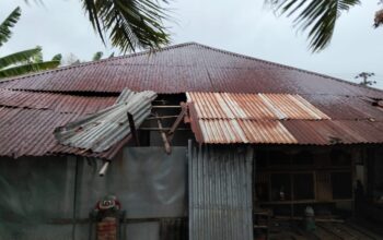 Badai Ekstrem Landa Pesisir Selatan, Warga Dikejutkan Angin Kencang dan Hujan Deras