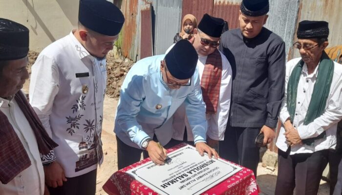 Wali Kota Bukittinggi Letakkan Batu Pertama Pembangunan Musholla Salimah