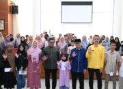 Wali Kota Bukittinggi Serahkan Santunan Korpri untuk Anak Yatim