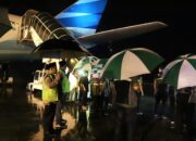 Diguyur Hujan Deras, Kloter 11 Tetap Terbang Tepat Waktu, Garuda