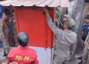 Berdiri di Sempadan Sungai, Satpol PP Padang Tertibkan Sejumlah Bangli