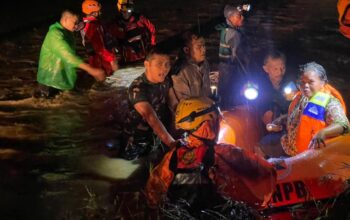 Lima Warga Dievakuasi Tengah Malam, Banjir Rendam Nagari Saruaso Tanah Datar