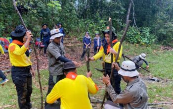 Belasan Siswa SMAN 1 Padang Ikuti Pendidikan Dasar Galapagos di Hutan Biologi Unand