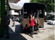 ‎Respon Cepat Laporan Warga, Personil Pol PP Padang Antar ODGJ ke RSJ HB Saanin