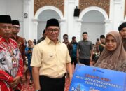 Pemko Bukittinggi Salurkan Insentif Guru Keagamaan dan Garin