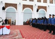 Wali Kota Bukittinggi Serahkan SK Pengangkatan dan Pensiun PNS