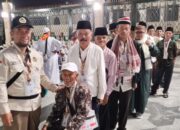 Petugas PDG 06 Dampingi Jemaah Obati Rindu Salat di Masjidil Haram, Kesehatan Tetap Jadi Prioritas