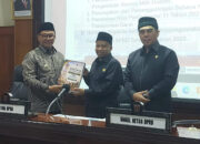 Wako Bukittinggi Sampaikan Hantaran Ranperda Pertanggungjawaban APBD 2025