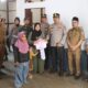 Polres Pasaman Barat Serahkan Kunci Rumah Hasil Program Bedah Rumah kepada Nenek Kartini di Hari Bhayangkara ke-80
