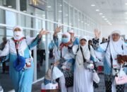 390 Jemaah PDG 03 Mendarat dengan Selamat, Di Ruang Tunggu Disambut Lantunan Salawat