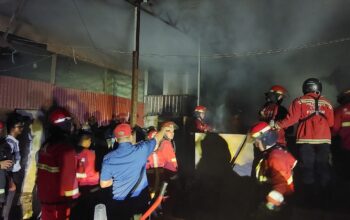 Gara-Gara Pembakaran, Gedung Pengolahan Kopra di Seberang Padang Terbakar