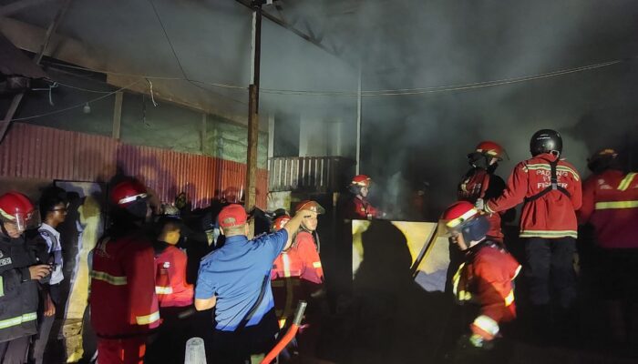 Gara-Gara Pembakaran, Gedung Pengolahan Kopra di Seberang Padang Terbakar