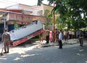 Satpol PP Tertibkan Bangunan Langgar Ruang Publik Kota