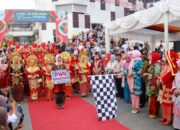 1.700 Perempuan Berbusana Minang Meriahkan 100 Tahun Jam Gadang
