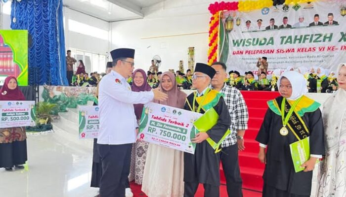 Sekda Pasbar Apresiasi Wisuda Tahfiz SD IT Cahaya Makkah, Dorong Lahirnya Generasi Qurani