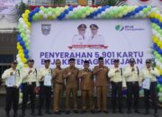 Apel Gabungan ASN Pasbar, Bupati Yulianto Tekankan Disiplin Kerja serta Luncurkan Perlindungan BPJS bagi Pekerja Rentan