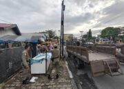 Satpol PP Padang Tertibkan Lapak PKL Tinggalkan Trotoar