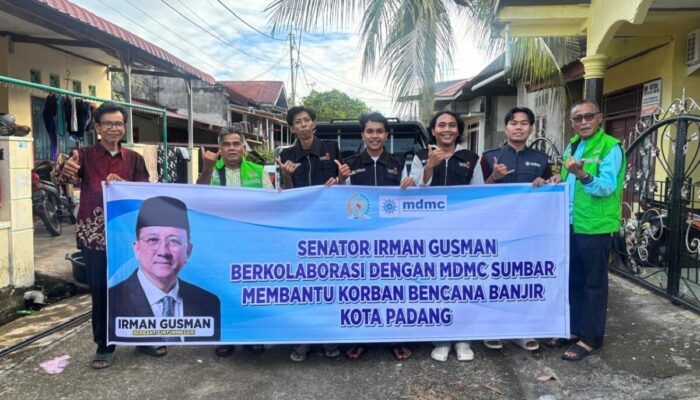 Saat Padang Masih Terendam, Irman Gusman Langsung Bergerak! Tengah Malam Relawan Tembus Banjir bawa Bantuan untuk Penyintas